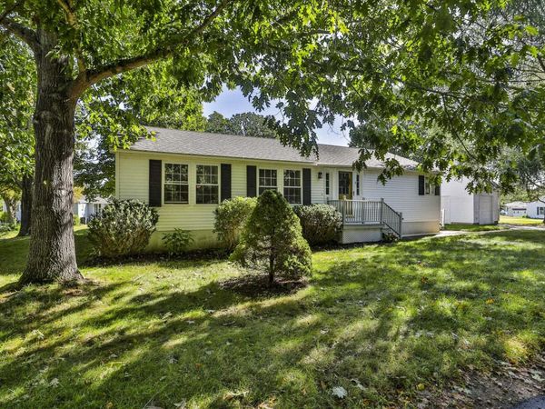 8 Aberdeen Drive, Stratham, NH 03885