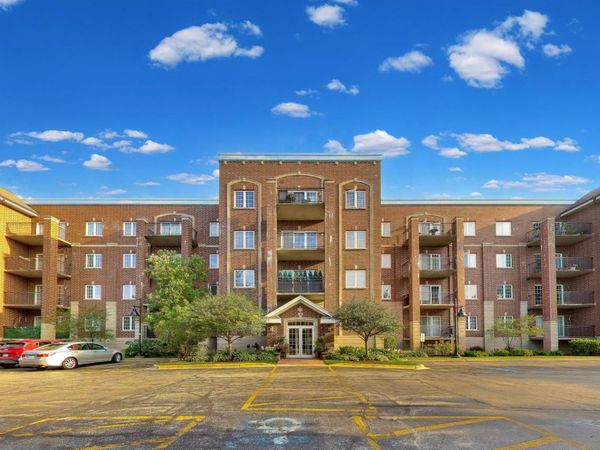 1479 N Milwaukee Avenue , Unit 206, Libertyville, IL 60048