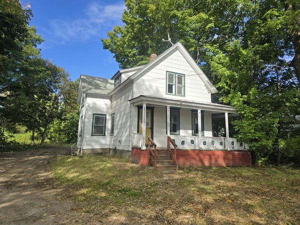 7 Lake Street , Oxford, ME 04270