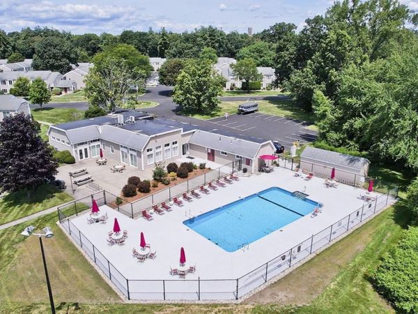 25 Nassau Dr, Unit 25, Springfield, MA 01129