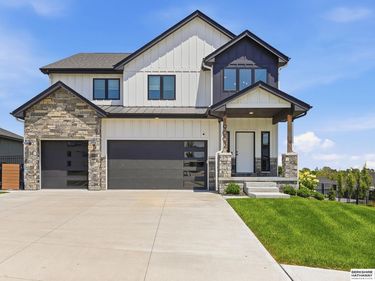 19002 Acorn Drive, Gretna, NE 68028