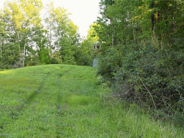 Yoker Valley Road , Quaker City, OH 43773