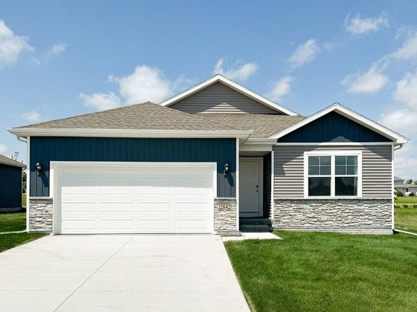 2794 Cecelia Drive , Hiawatha, IA 52233