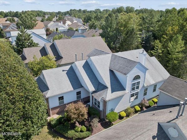 4 Gainsborough Court, Manalapan, NJ 07726