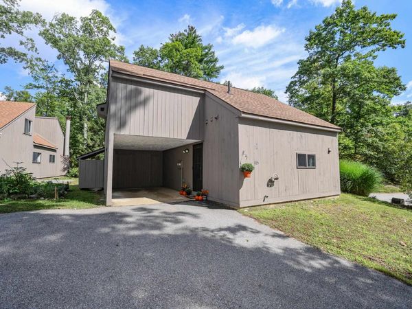 105 Coburn Woods Drive, Nashua, NH 03063