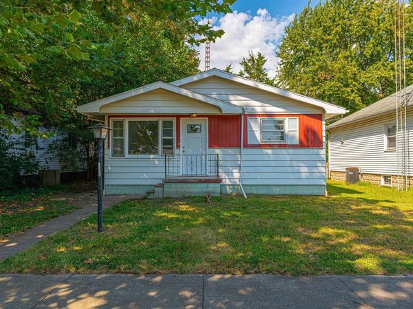 1107 N MCLEAN Street, Lincoln, IL 62656