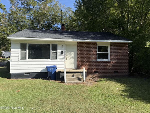 800 Dixon Street , Kinston, NC 28501