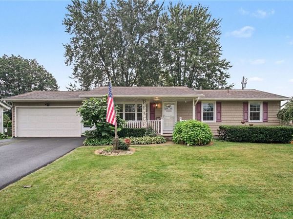 39 Glen Oaks Drive, Rochester, NY 14624