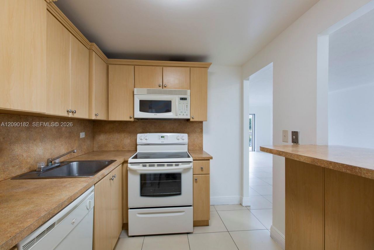 8107 SW 72nd Ave, Unit 302E, Miami, FL 33143 Photo