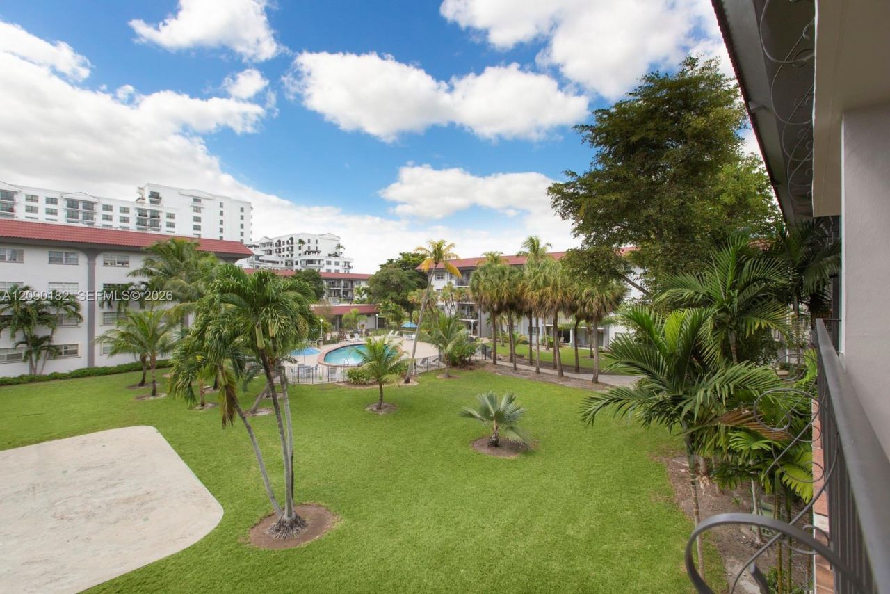 8107 SW 72nd Ave, Unit 302E, Miami, FL 33143 Photo