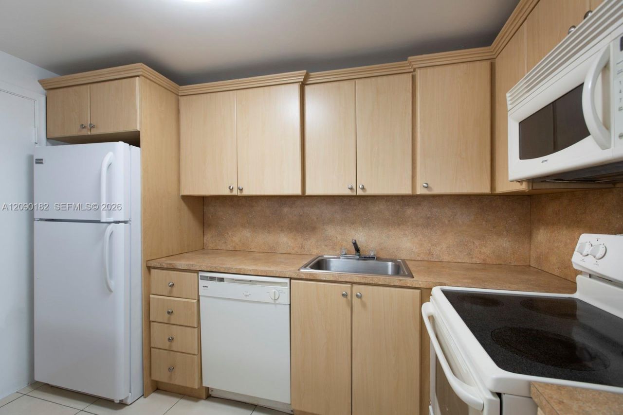 8107 SW 72nd Ave, Unit 302E, Miami, FL 33143 Photo