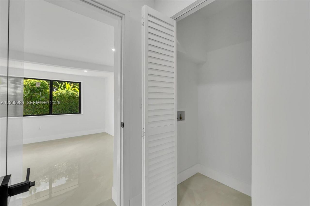 1700 NW 131st St, Miami, FL 33167 Photo