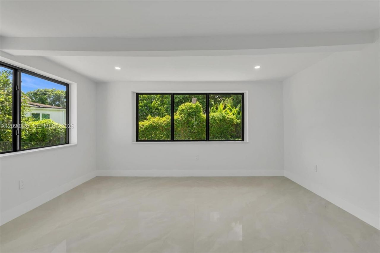 1700 NW 131st St, Miami, FL 33167 Photo