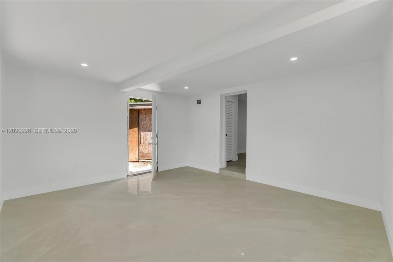 1700 NW 131st St, Miami, FL 33167 Photo