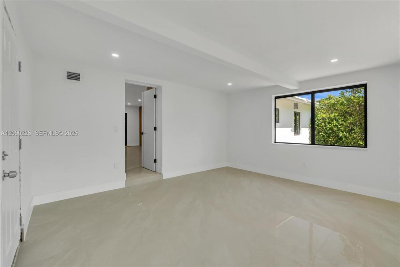 1700 NW 131st St, Miami, FL 33167 Photo