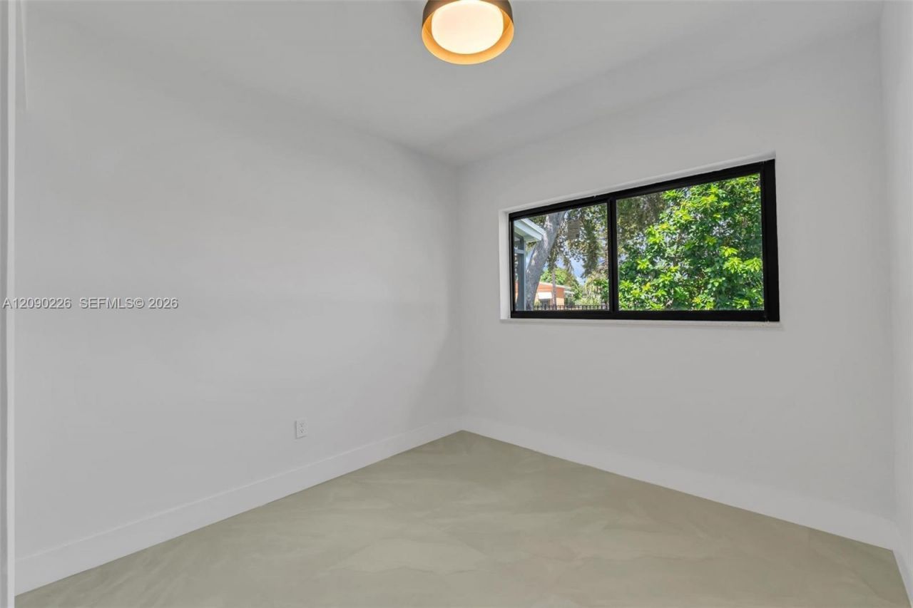 1700 NW 131st St, Miami, FL 33167 Photo