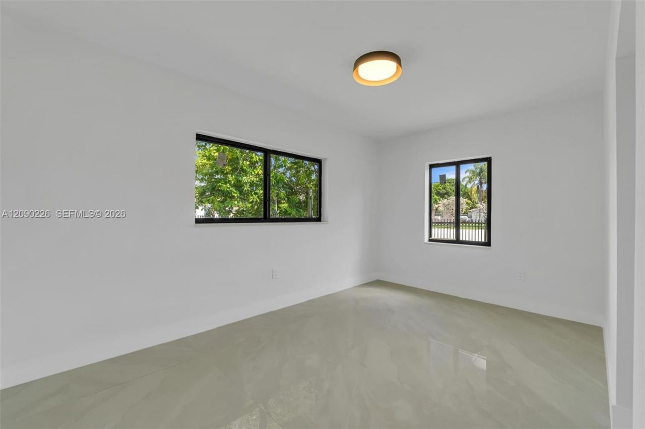 1700 NW 131st St, Miami, FL 33167 Photo
