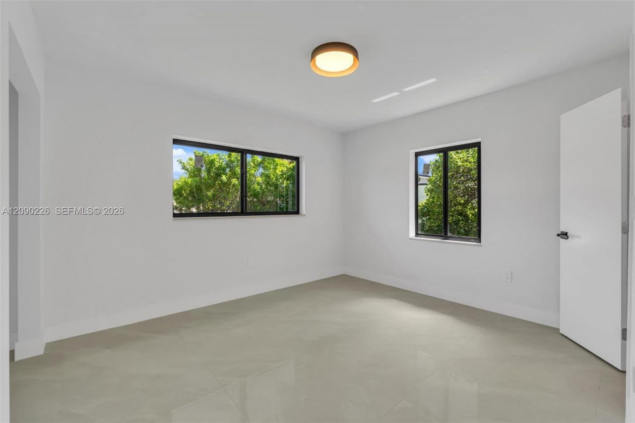 1700 NW 131st St, Miami, FL 33167 Photo