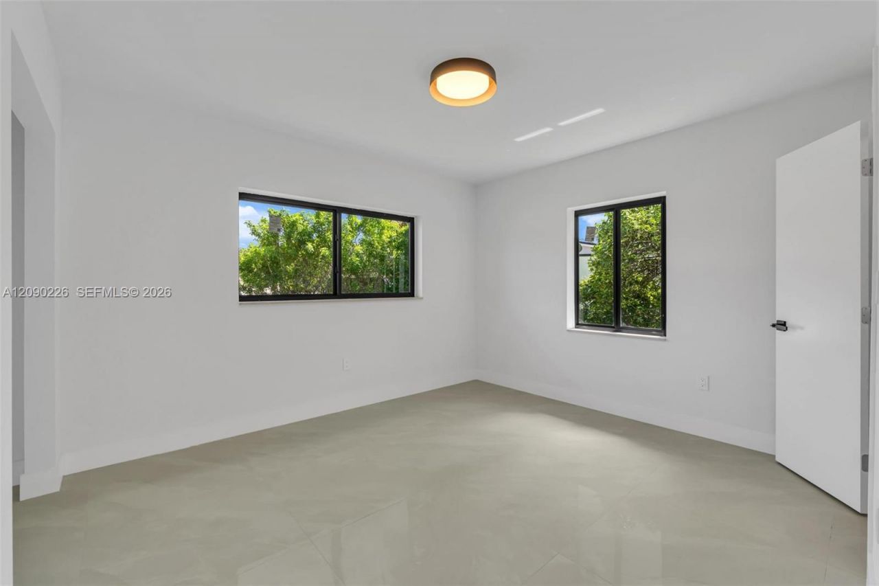 1700 NW 131st St, Miami, FL 33167 Photo