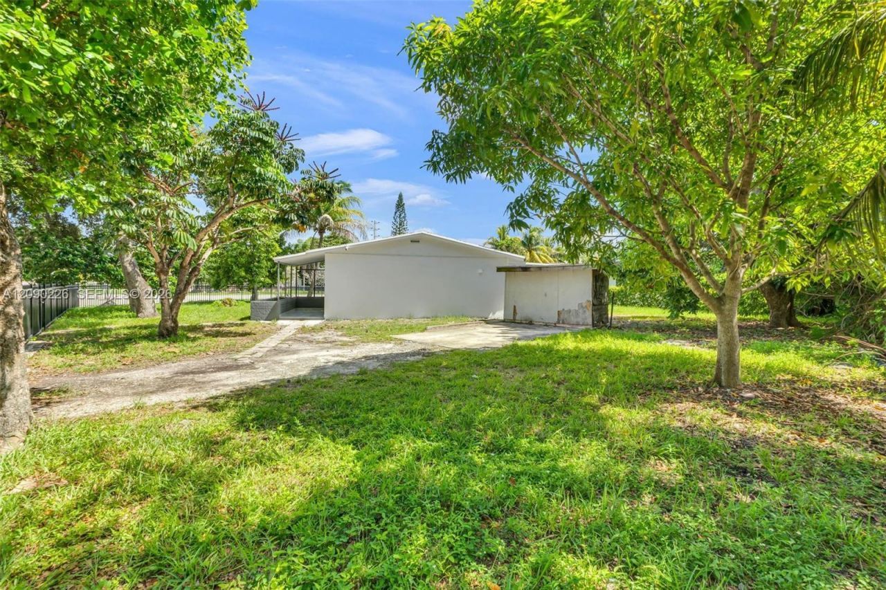 1700 NW 131st St, Miami, FL 33167 Photo