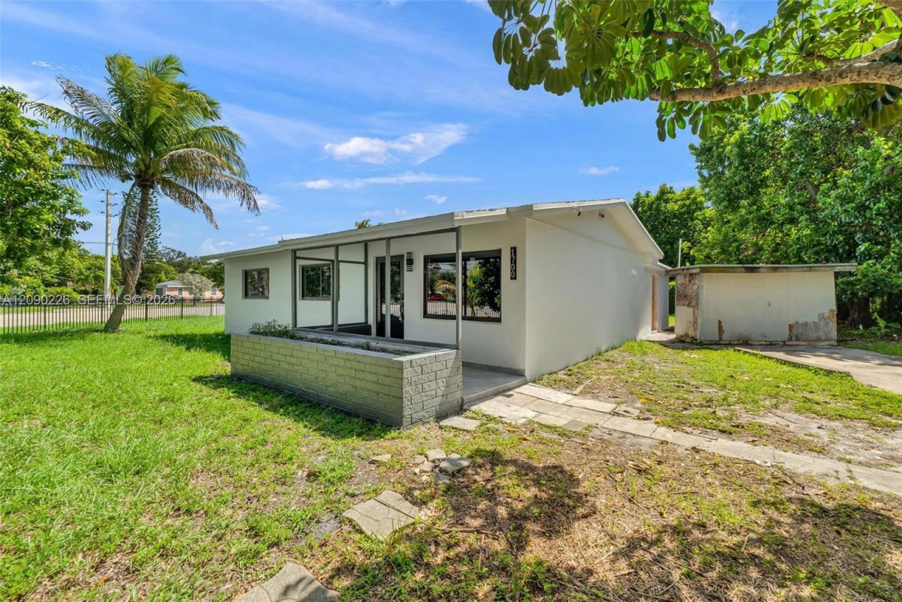 1700 NW 131st St, Miami, FL 33167 Photo