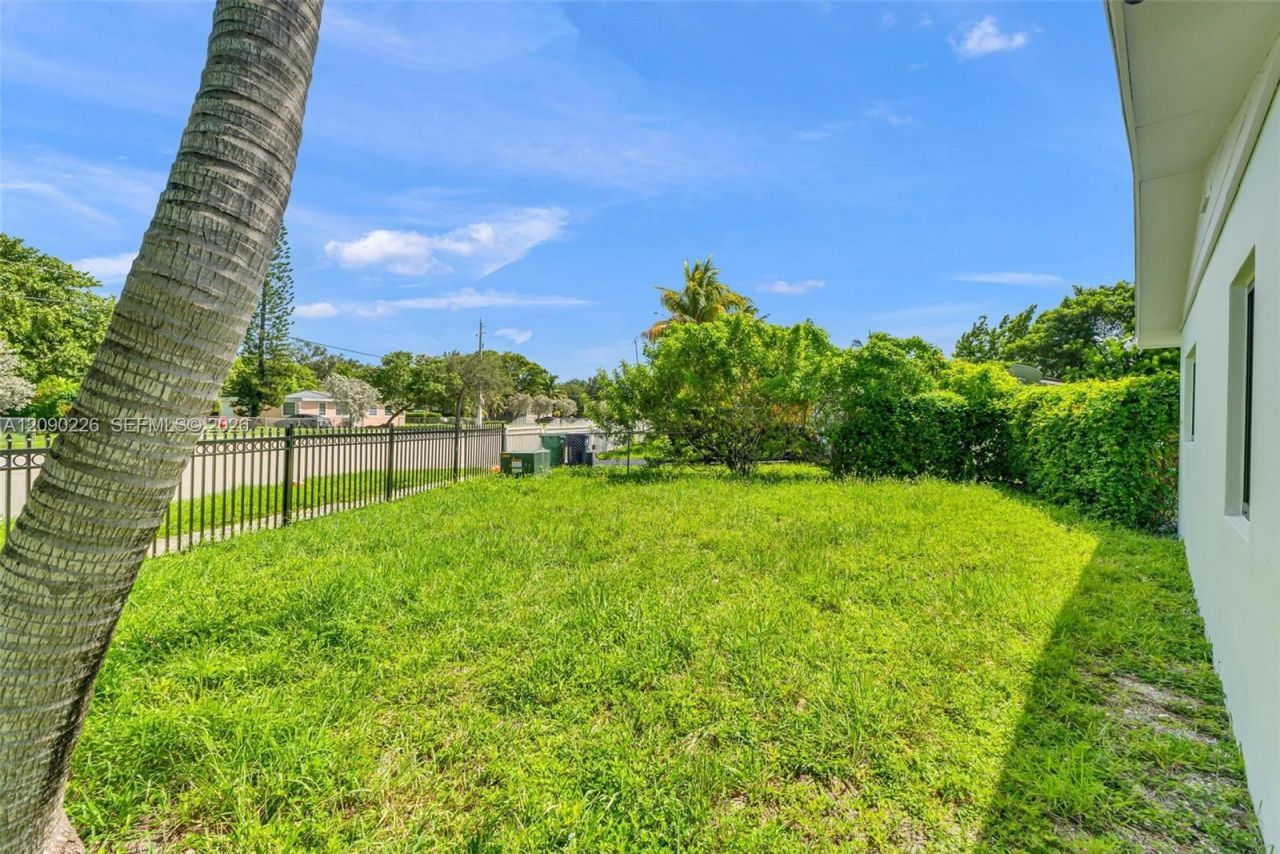 1700 NW 131st St, Miami, FL 33167 Photo
