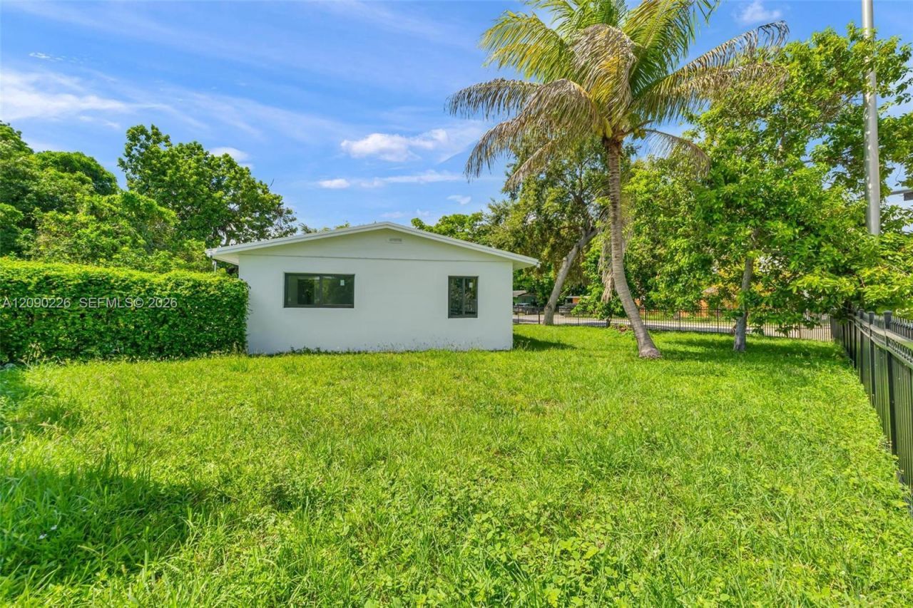 1700 NW 131st St, Miami, FL 33167 Photo