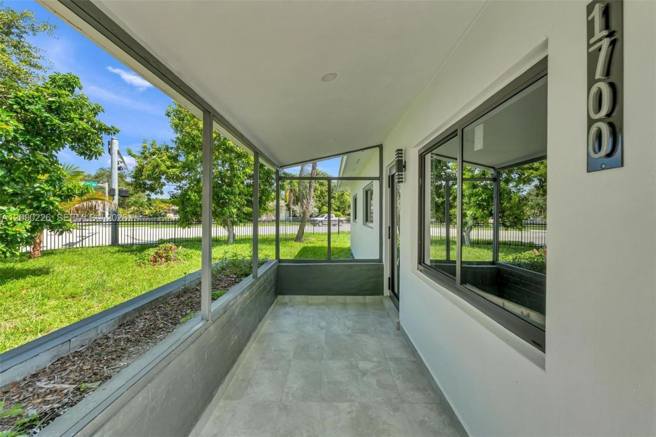 1700 NW 131st St, Miami, FL 33167 Photo