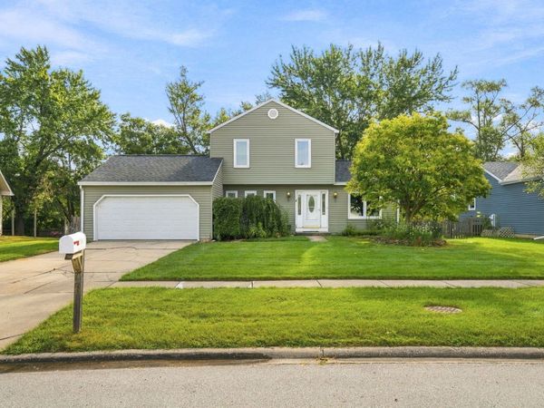 3S171 Lakeview Court , Warrenville, IL 60555
