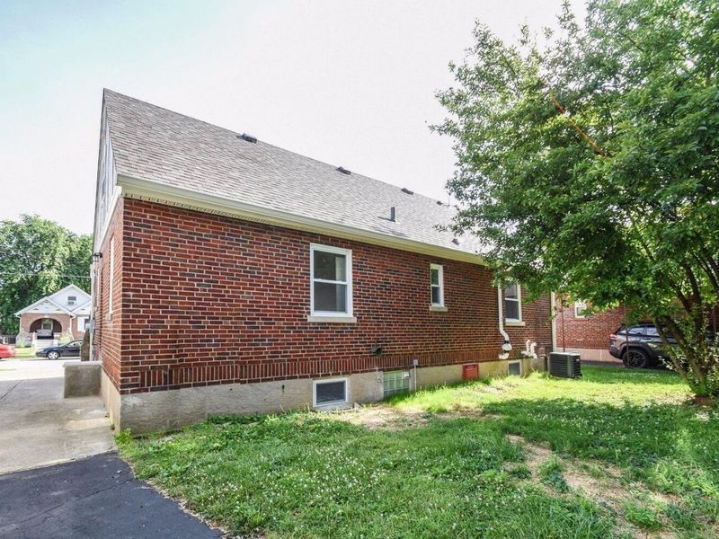 6828 Buckingham Place, Columbia Township, OH 45227 Photo 24