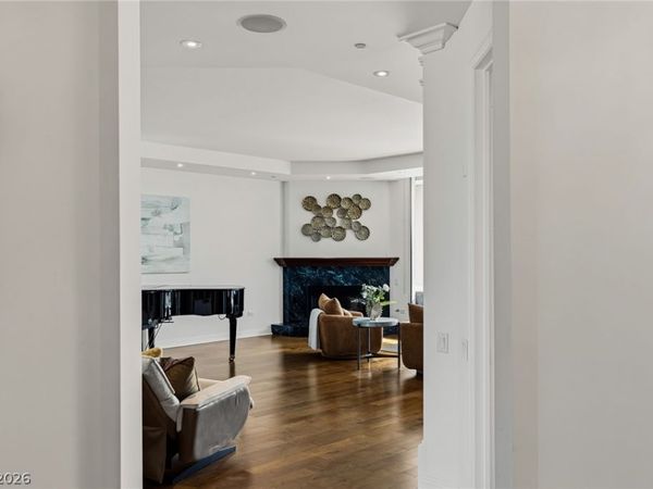 2877 Paradise Road, Unit 2802, Las Vegas, NV 89109