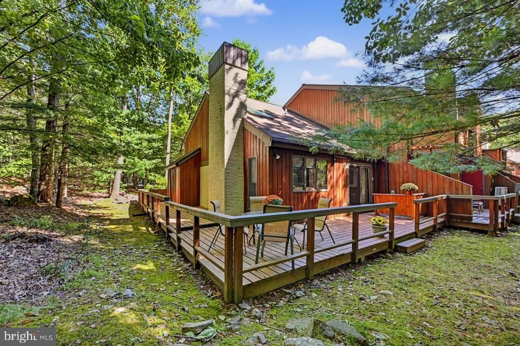 16 DOE RUN, LAKE HARMONY, PA 18624