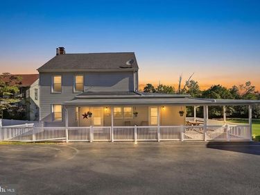 1010 CROSS KEYS ROAD, LEESPORT, PA 19533