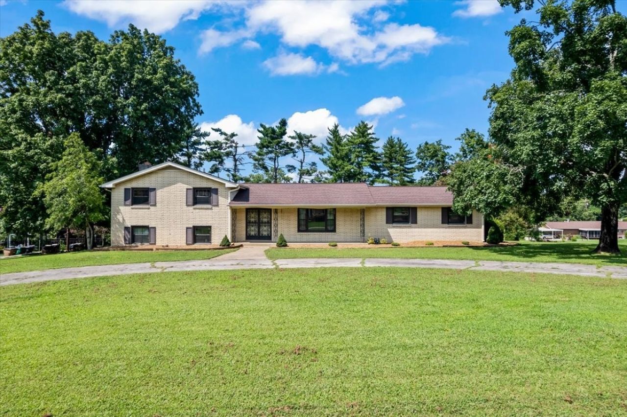 400 Nesbitt Ln, Madison, TN 37115 Main Photo