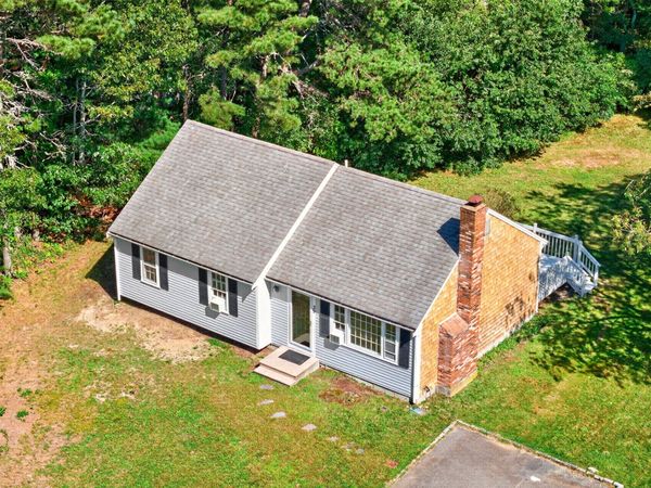39 Kerrywood Dr, Falmouth, MA 02536