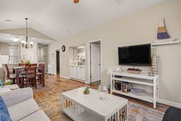 636 River Oaks Dr.  photo 4