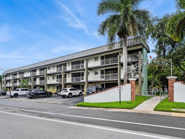 250 Layne Blvd , Unit 304, Hallandale Beach, FL 33009