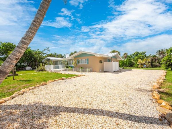 5885 Pine Tree , Sanibel, FL 33957