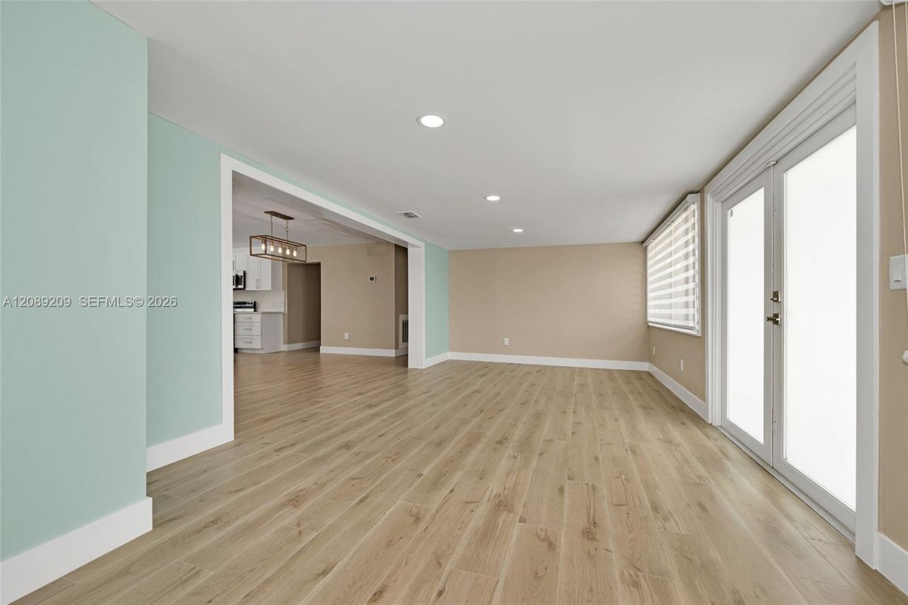 5885 Pine Tree , Sanibel, FL 33957 Photo