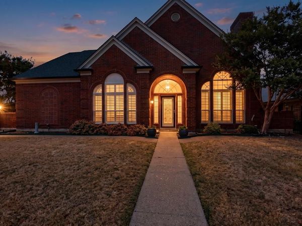 542 Clayton Street , Grand Prairie, TX 75052