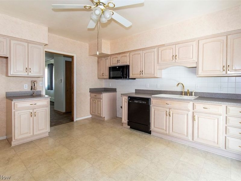 28723 Tudor Drive , North Olmsted, OH 44070 Photo 12