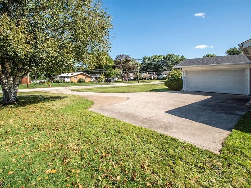 28723 Tudor Drive , North Olmsted, OH 44070 Photo 2