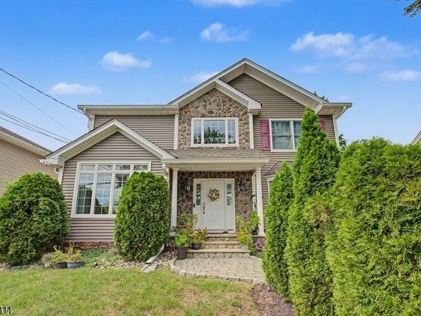 631 Oak Ave, Saddle Brook, NJ 07663