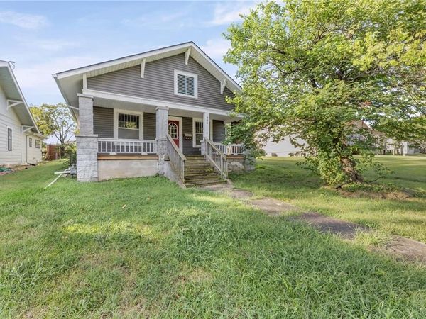 905 Main Street, Osawatomie, KS 66064