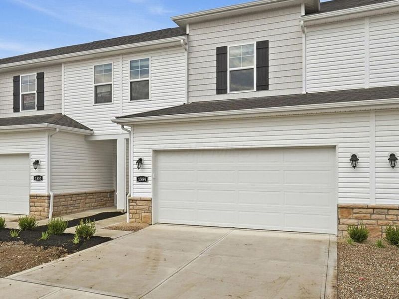 1389 Marinelli Drive E, Columbus, OH 43228 Photo 3