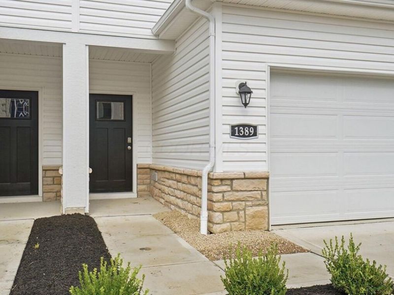 1389 Marinelli Drive E, Columbus, OH 43228 Photo 4