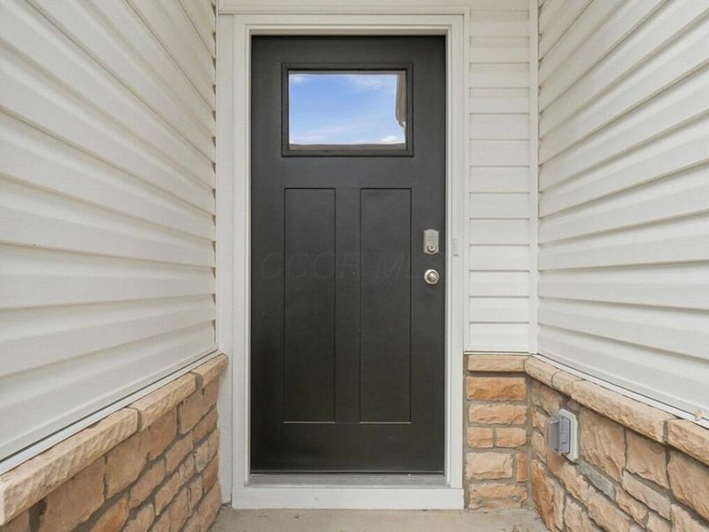 1389 Marinelli Drive E, Columbus, OH 43228 Photo 5