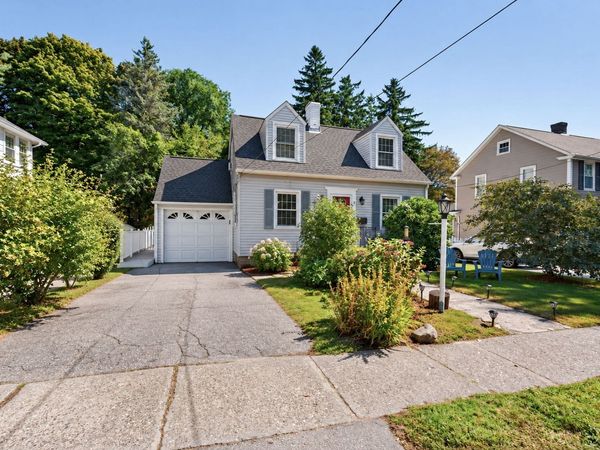 8 Lyndale Rd, Worcester, MA 01606