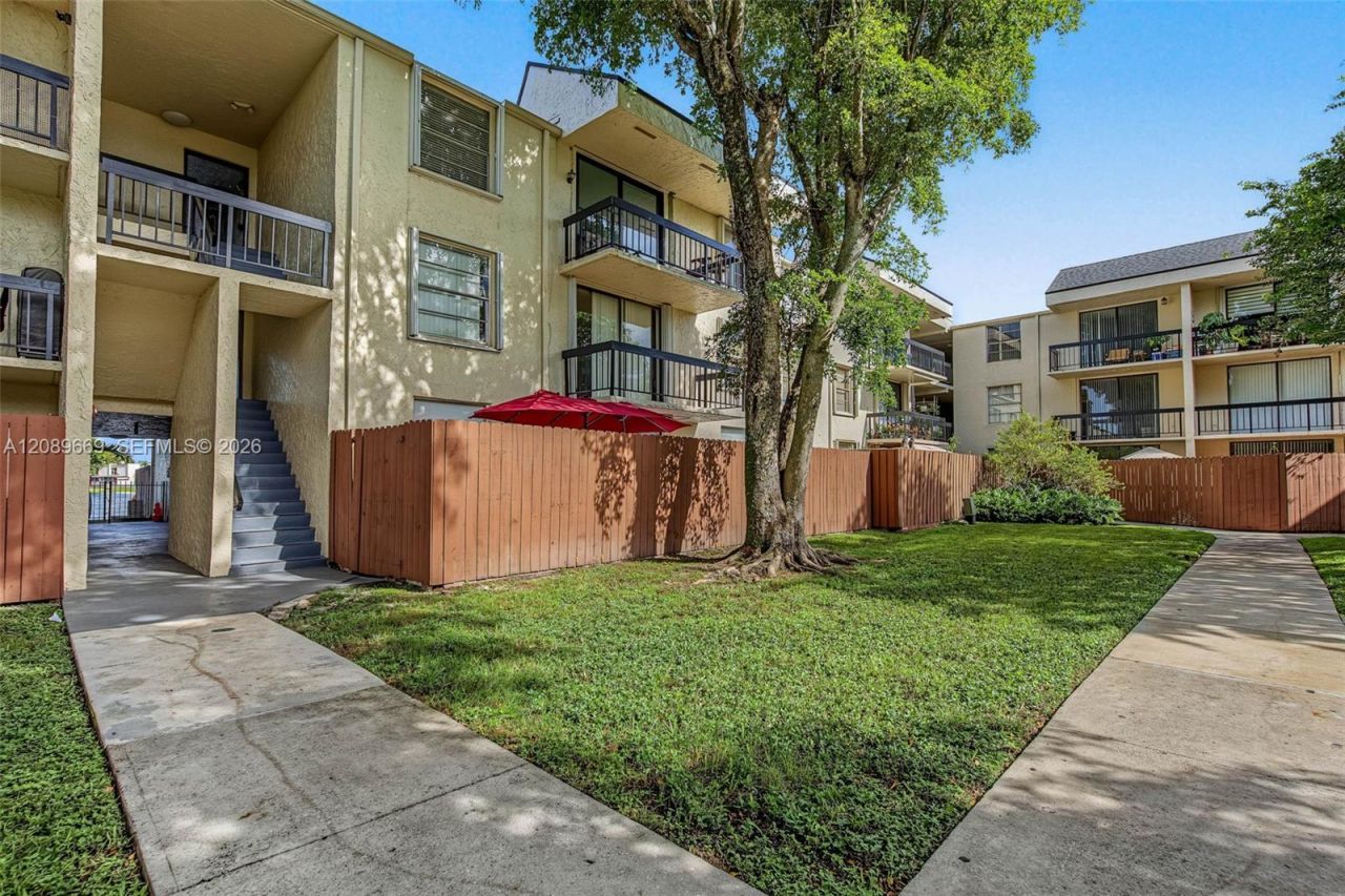 8307 SW 142nd Ave, Unit E311, Miami, FL 33183 Photo
