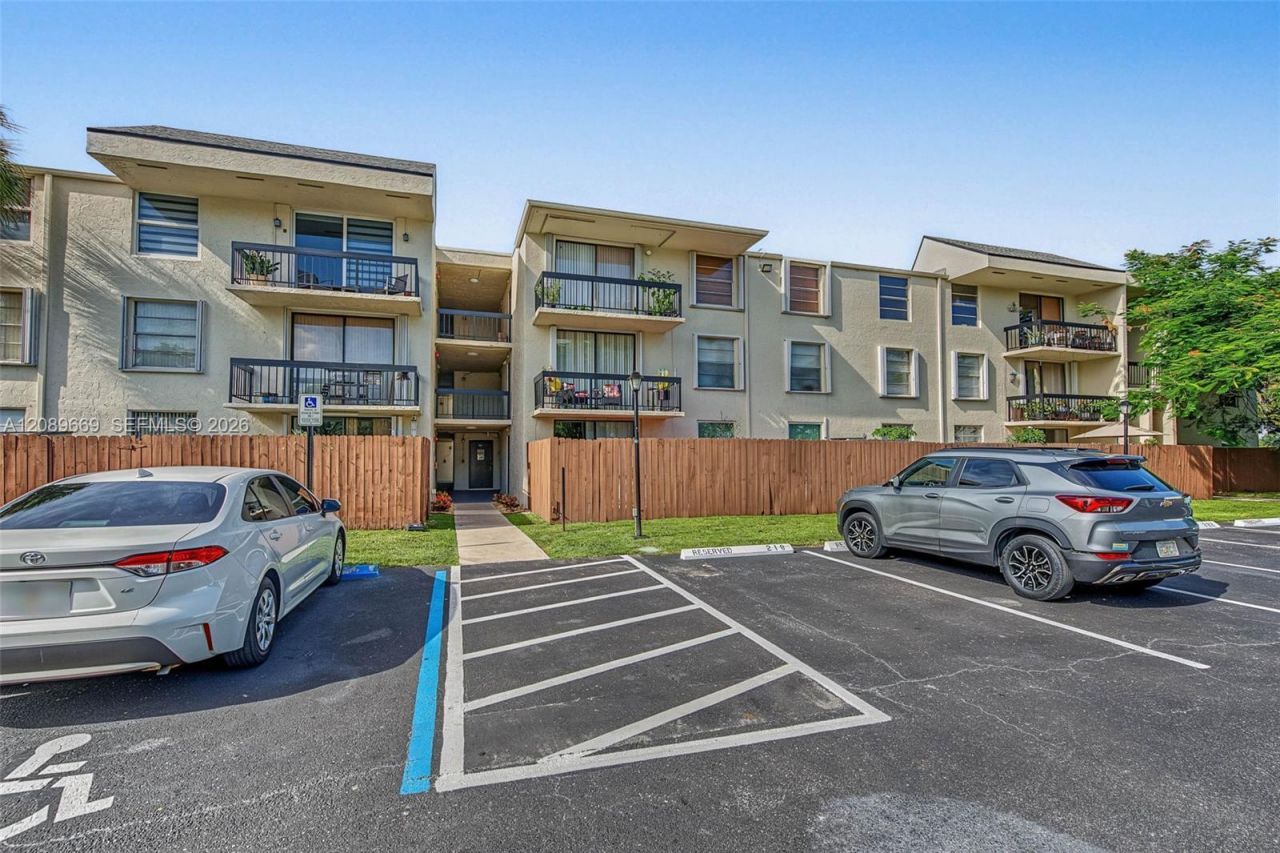 8307 SW 142nd Ave, Unit E311, Miami, FL 33183 Photo